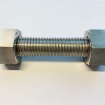 goujons filetés avec 2 boulons hexagonaux lourds